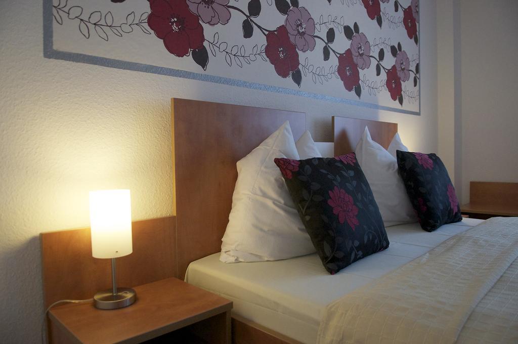 Hotel Vier Loewen Traben-Trarbach Szoba fotó
