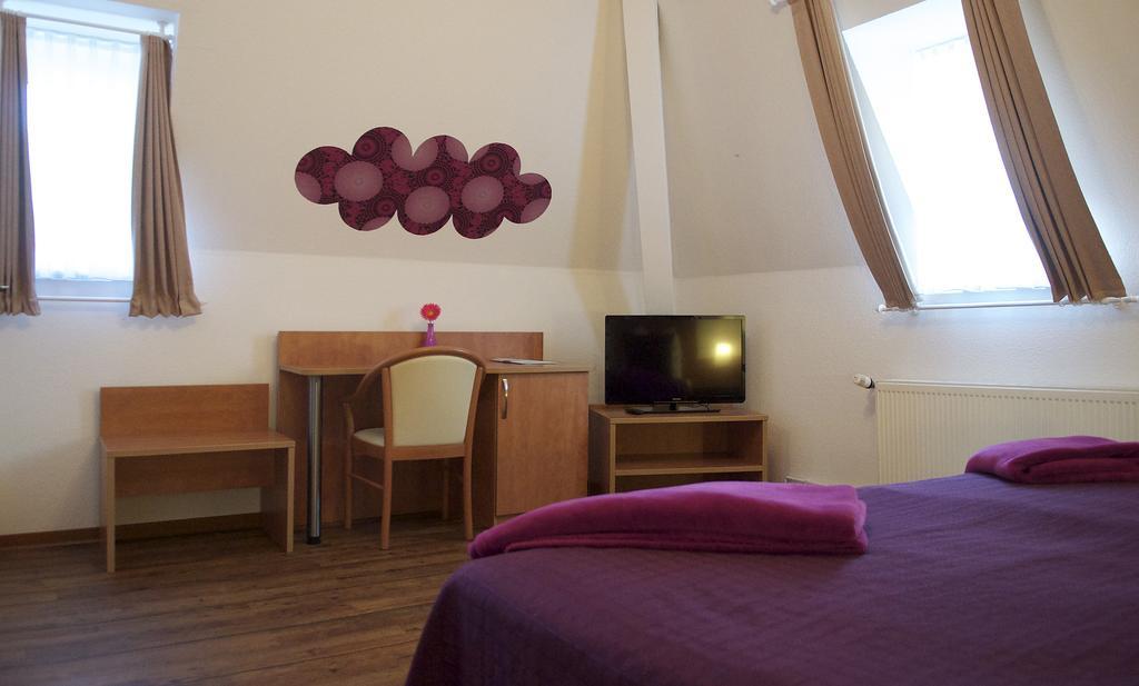 Hotel Vier Loewen Traben-Trarbach Szoba fotó