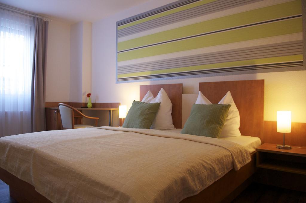 Hotel Vier Loewen Traben-Trarbach Szoba fotó