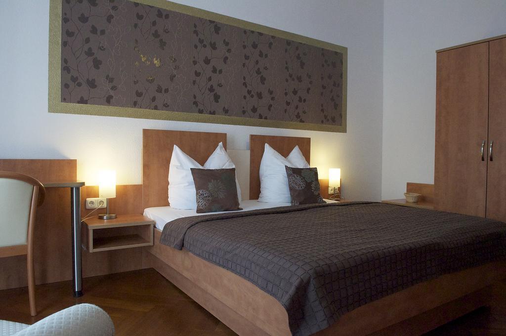 Hotel Vier Loewen Traben-Trarbach Szoba fotó