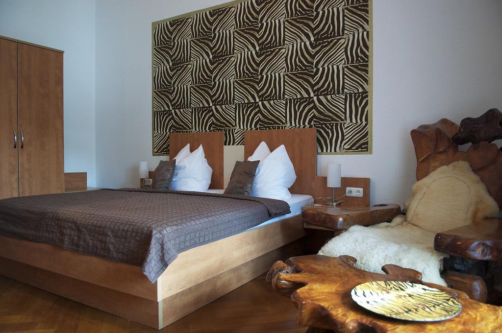 Hotel Vier Loewen Traben-Trarbach Szoba fotó