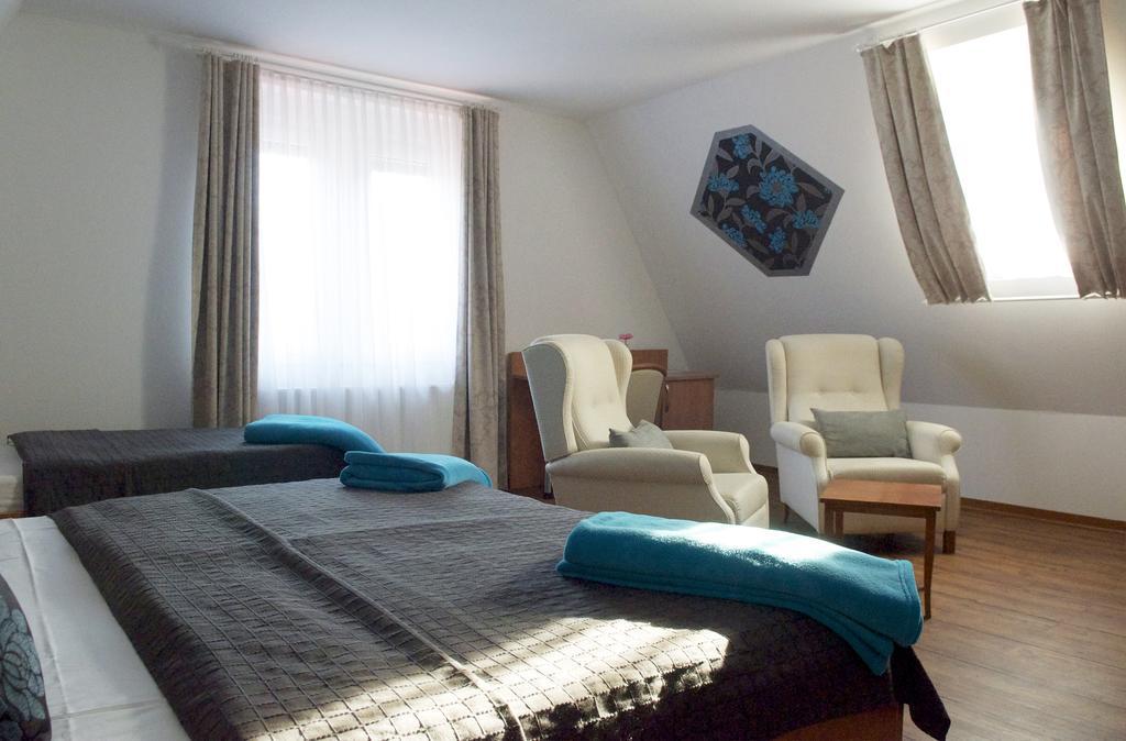 Hotel Vier Loewen Traben-Trarbach Szoba fotó